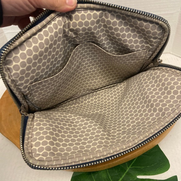 Brighton IPAD Zippered Pocketed Case - Picture 7 of 12